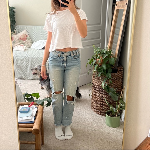 Levi’s Distressed Jeans - Picture 3 of 9